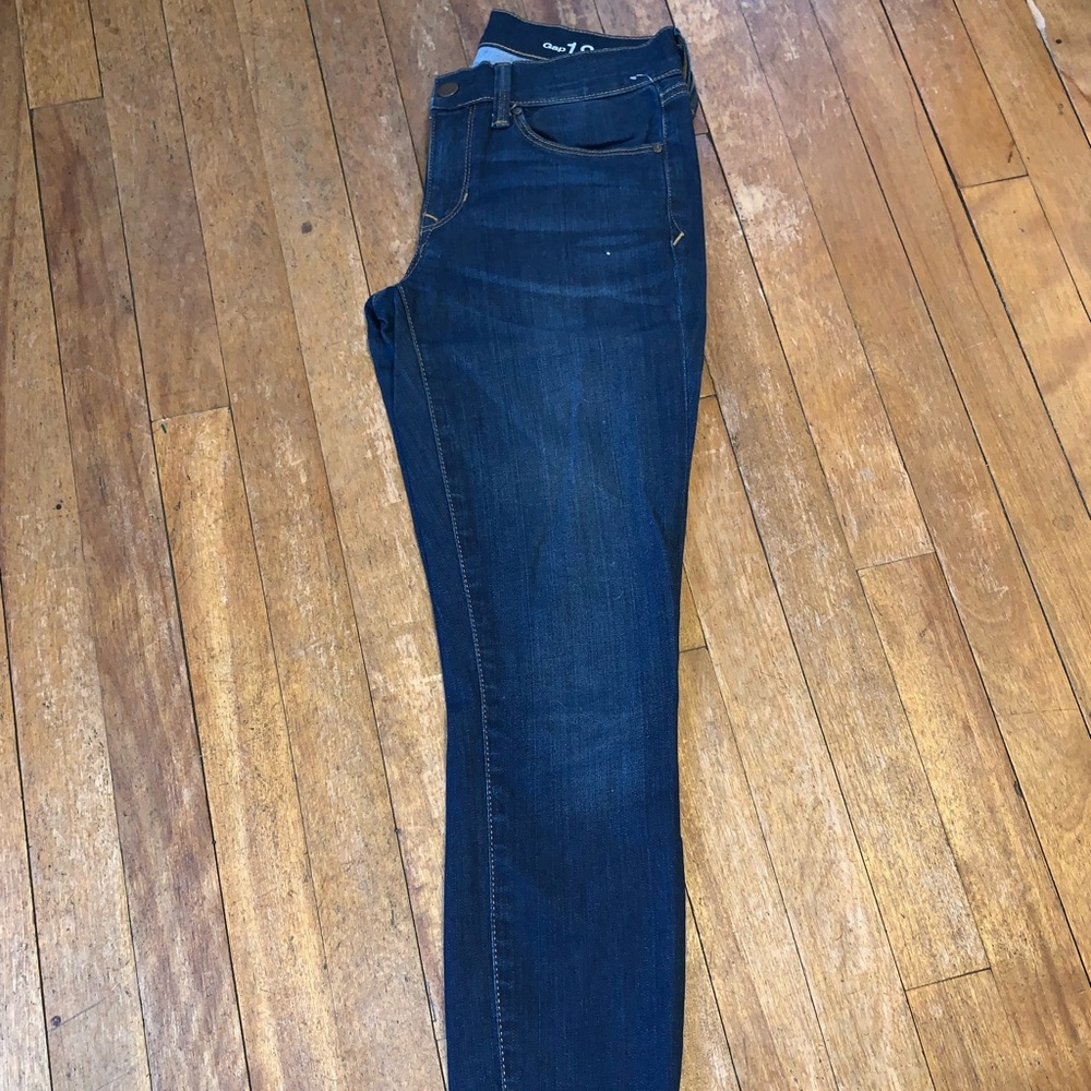 Gap Dark wash skinny jeans
